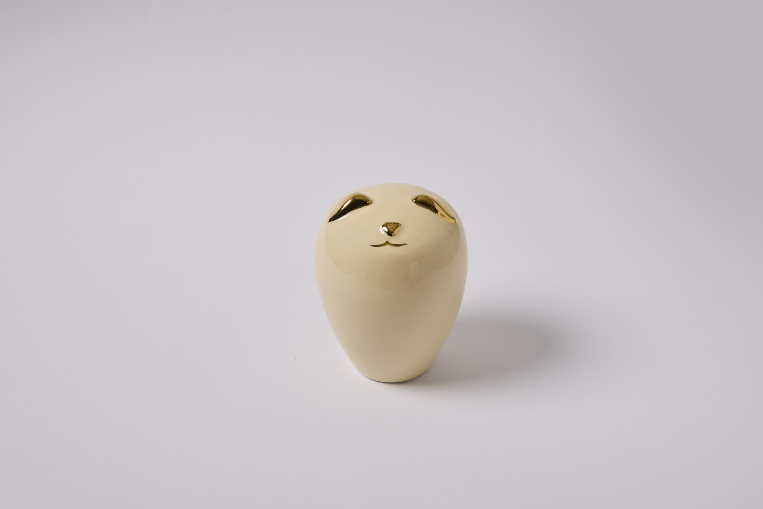 Urna cane ceramica con dettagli oro